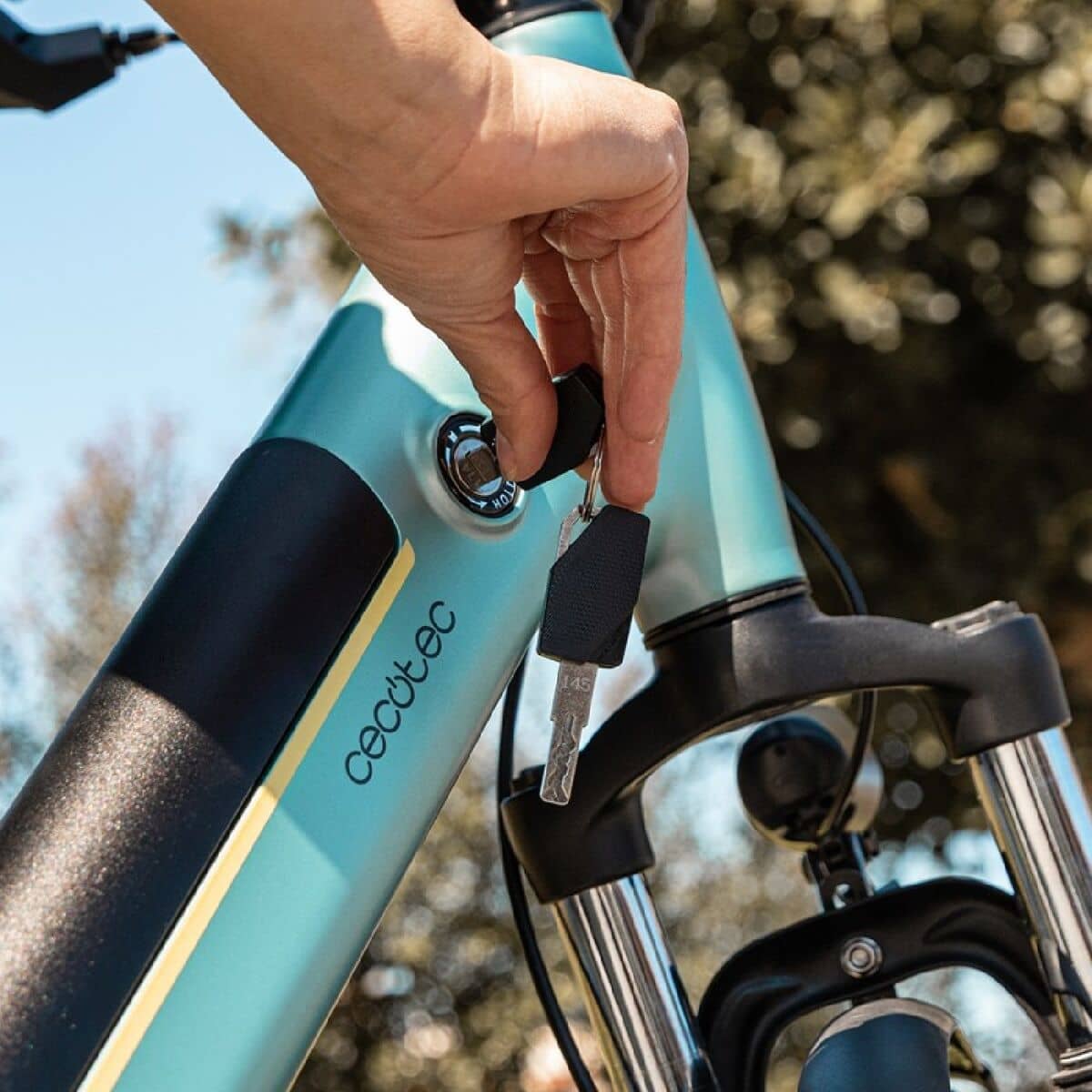 Bicicleta Eléctrica Cecotec Urban Azul 250 W 28"